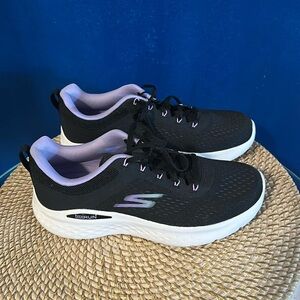 Women’s Skecher’s Go Light Gray & Lavender Running Shoes Size  9